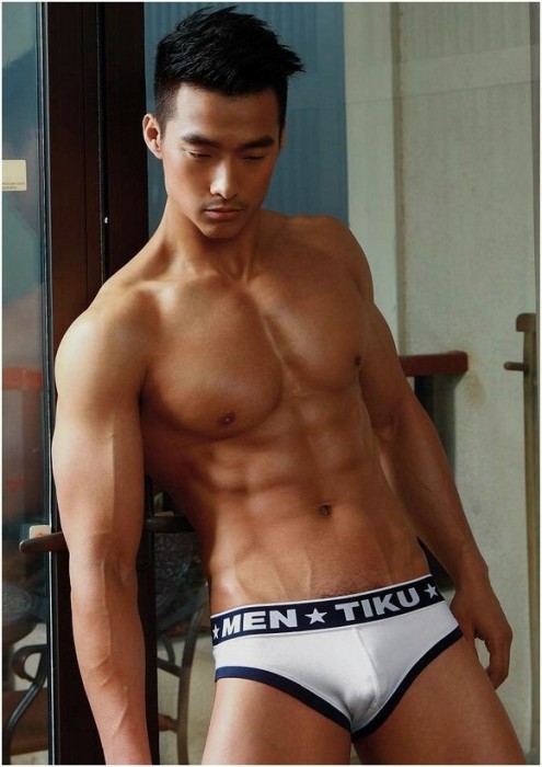 Hot Chinese male model Jin Xiankui for Tiku underwear